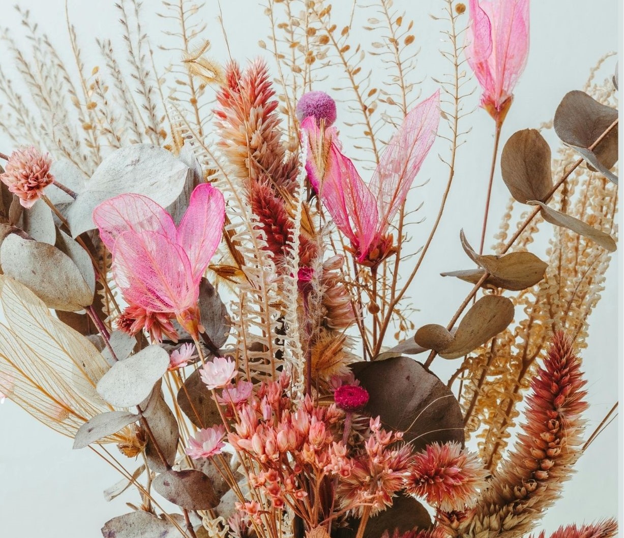 VYPICHOVANÉ ARANŽMÁ ZE SUŠENÝCH KVĚTIN
